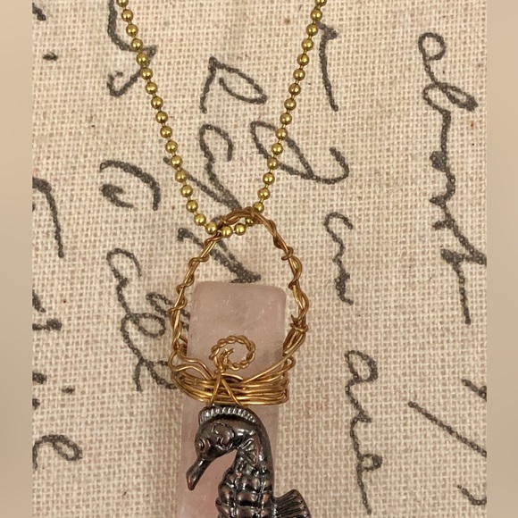 Rose Quartz Seahorse with wire wrapping necklace - Picture 4 of 9